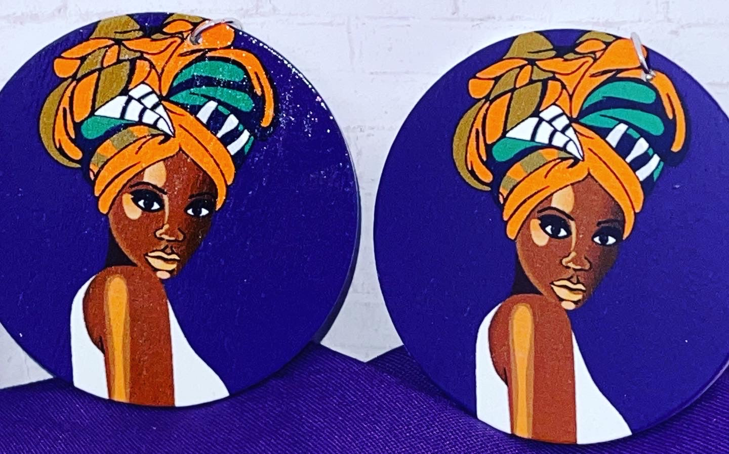Beautiful Queen & Scarf Circle Earrings